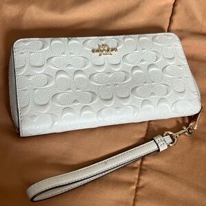 Coach wristlet wallet